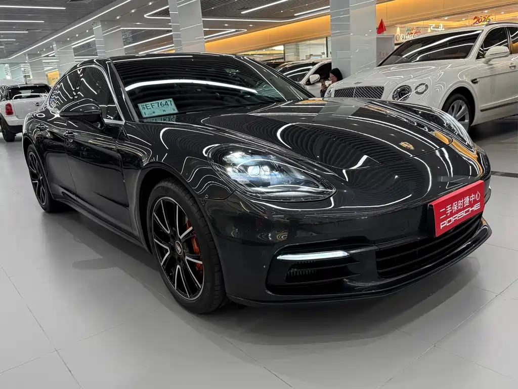 PORSCHE PANAMERA