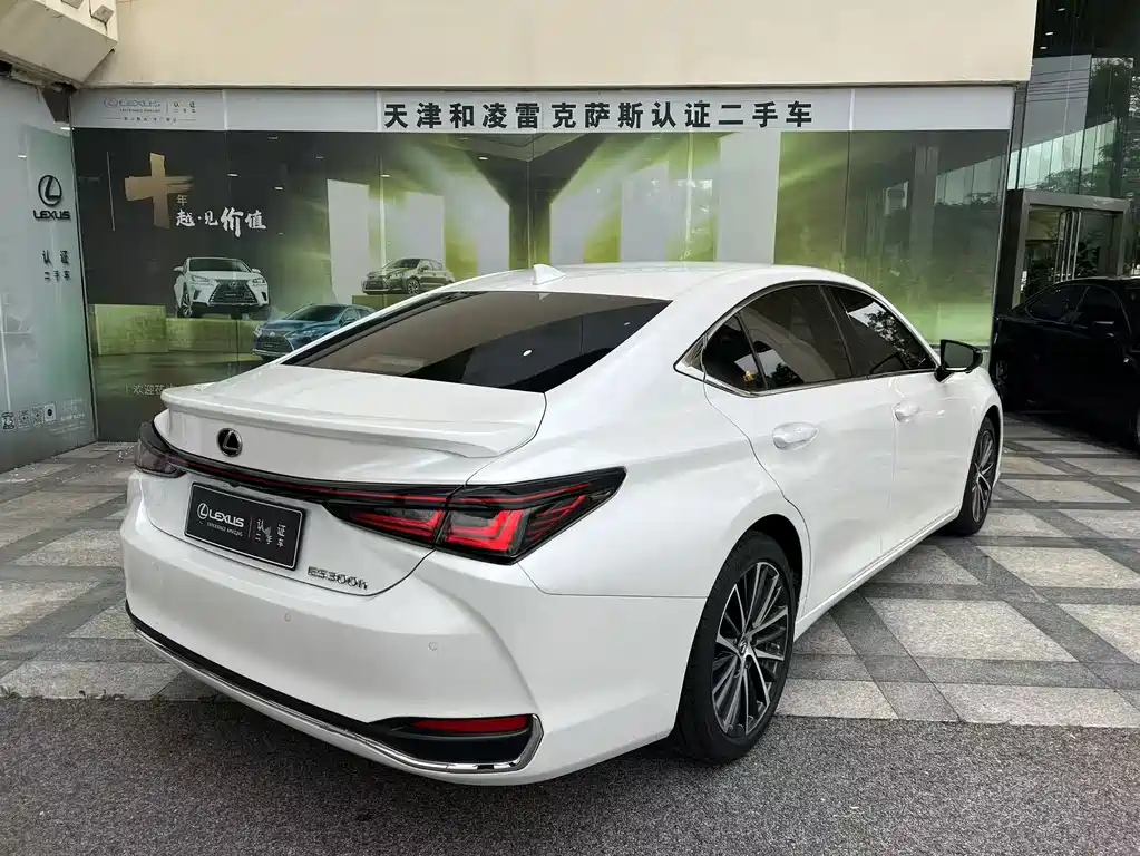 Lexus ES — миниатюра 5