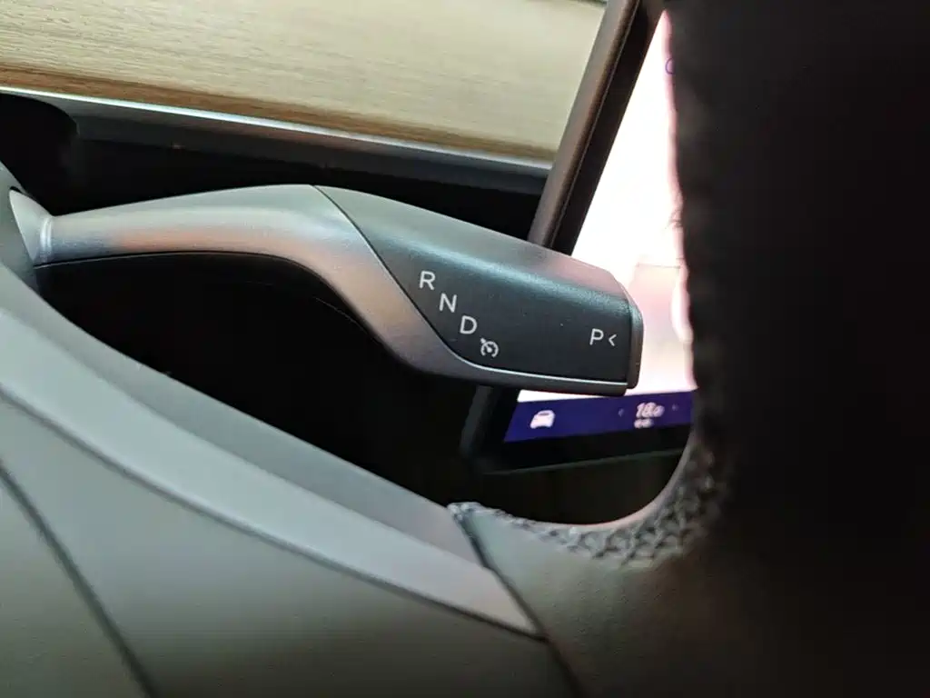 Tesla Model Y — миниатюра 14