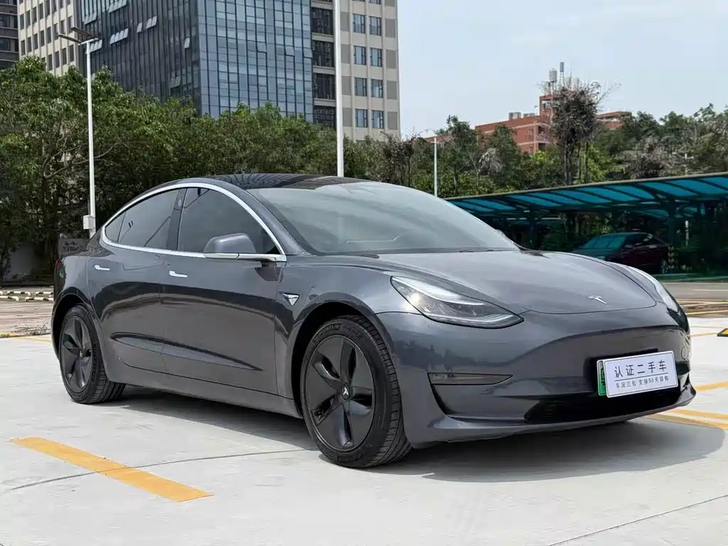 Tesla Model 3 — миниатюра 3
