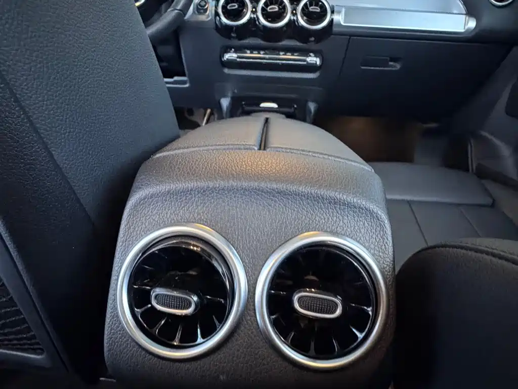 Mercedes-Benz GLB — миниатюра 11