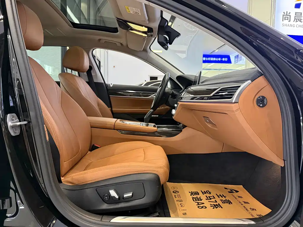 BMW 7 Series — миниатюра 7