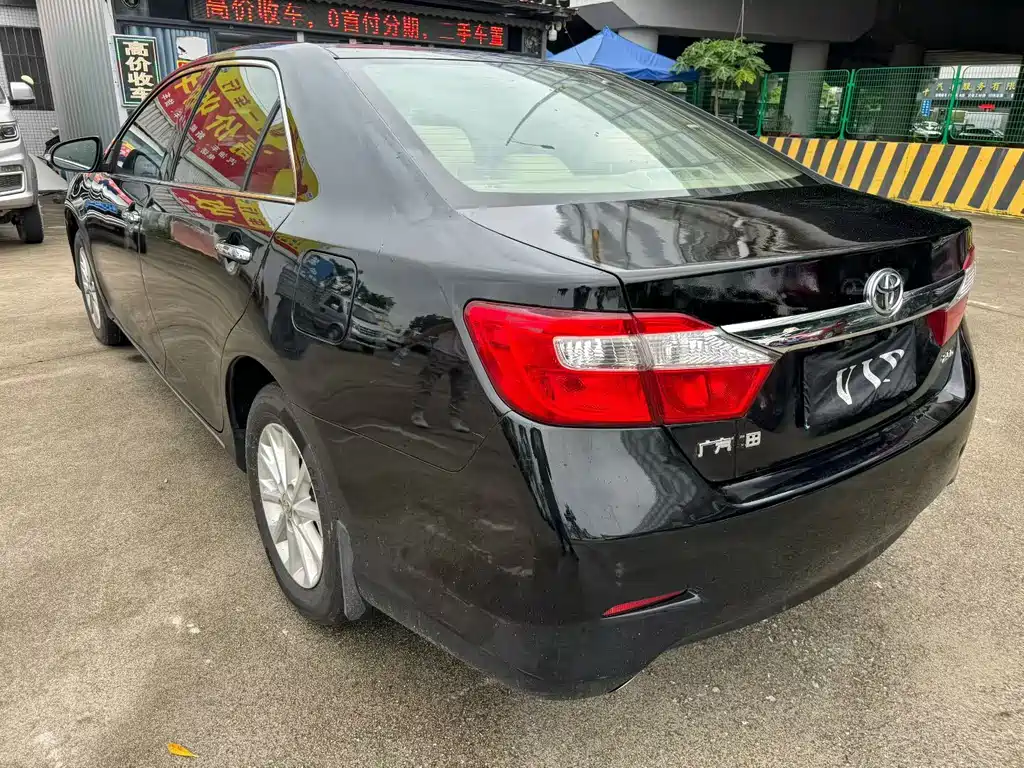Toyota Camry — миниатюра 7
