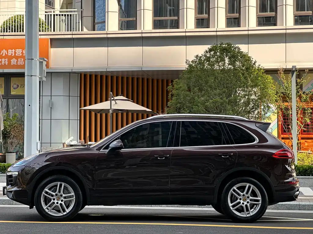 Porsche Cayenne — миниатюра 4