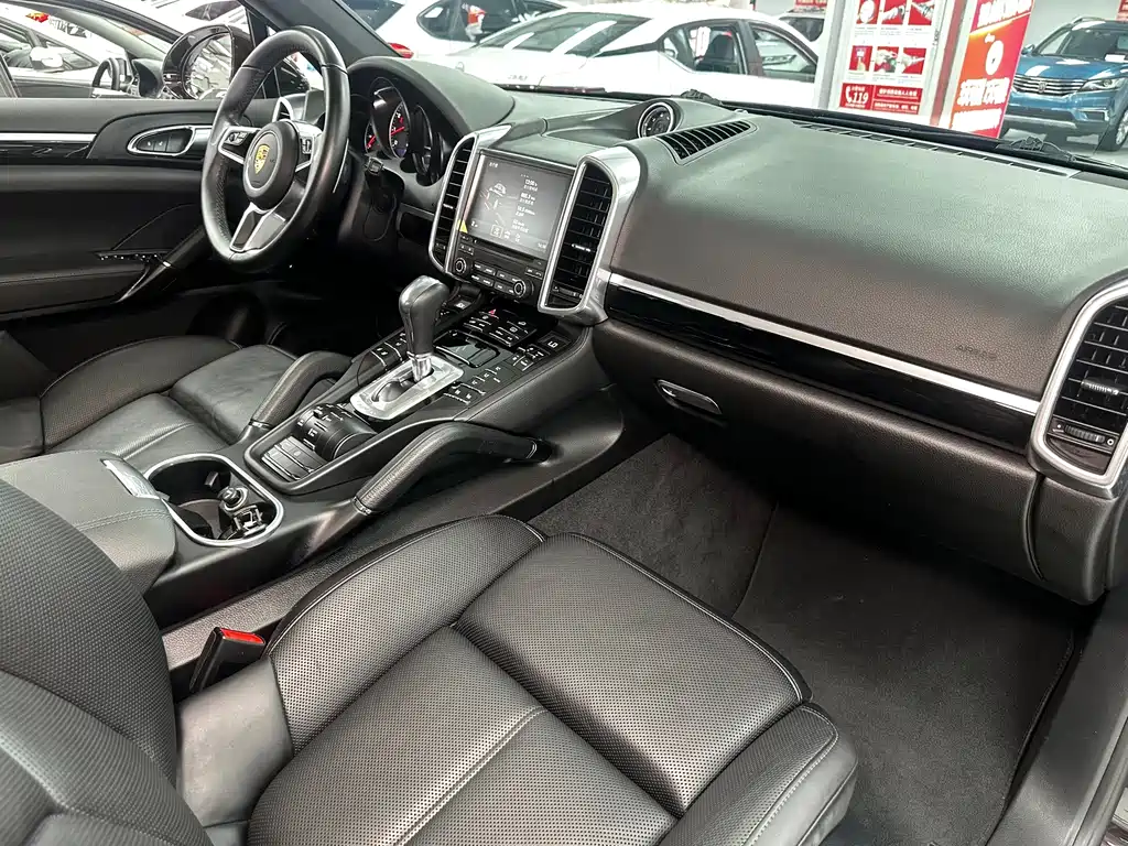 Porsche Cayenne — миниатюра 17