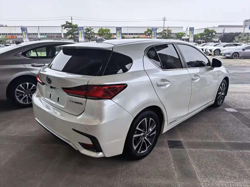 Lexus CT 2017 CT200h Elite VI