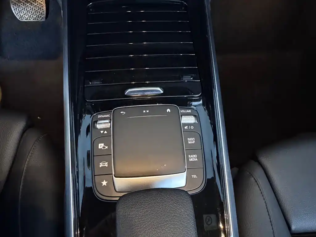 Mercedes-Benz GLB — миниатюра 17