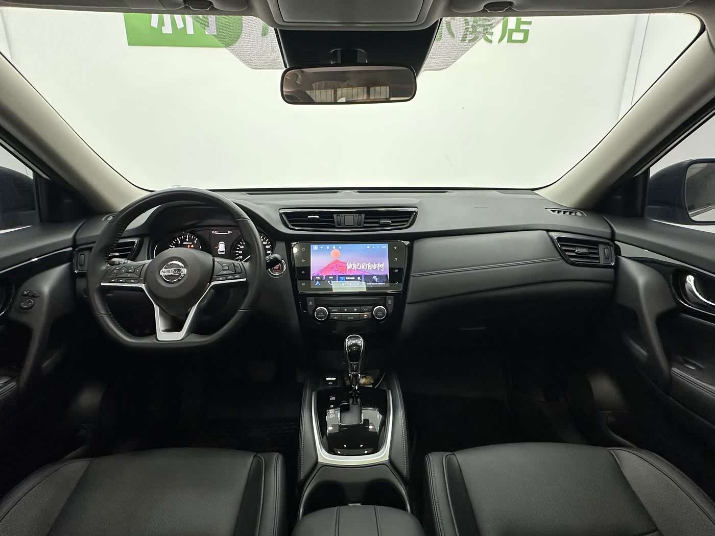 Nissan X-Trail 2.0 л 2023 г. Белый, пробег 26000 км