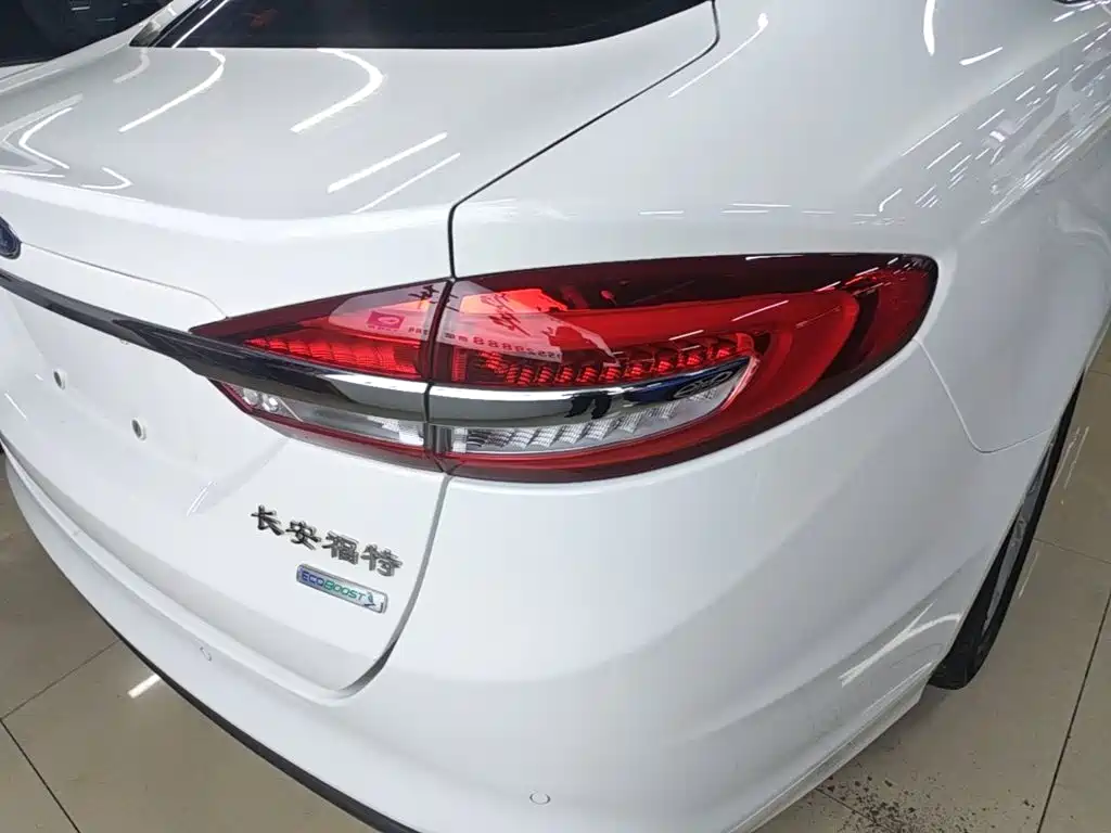 Ford Mondeo — миниатюра 8