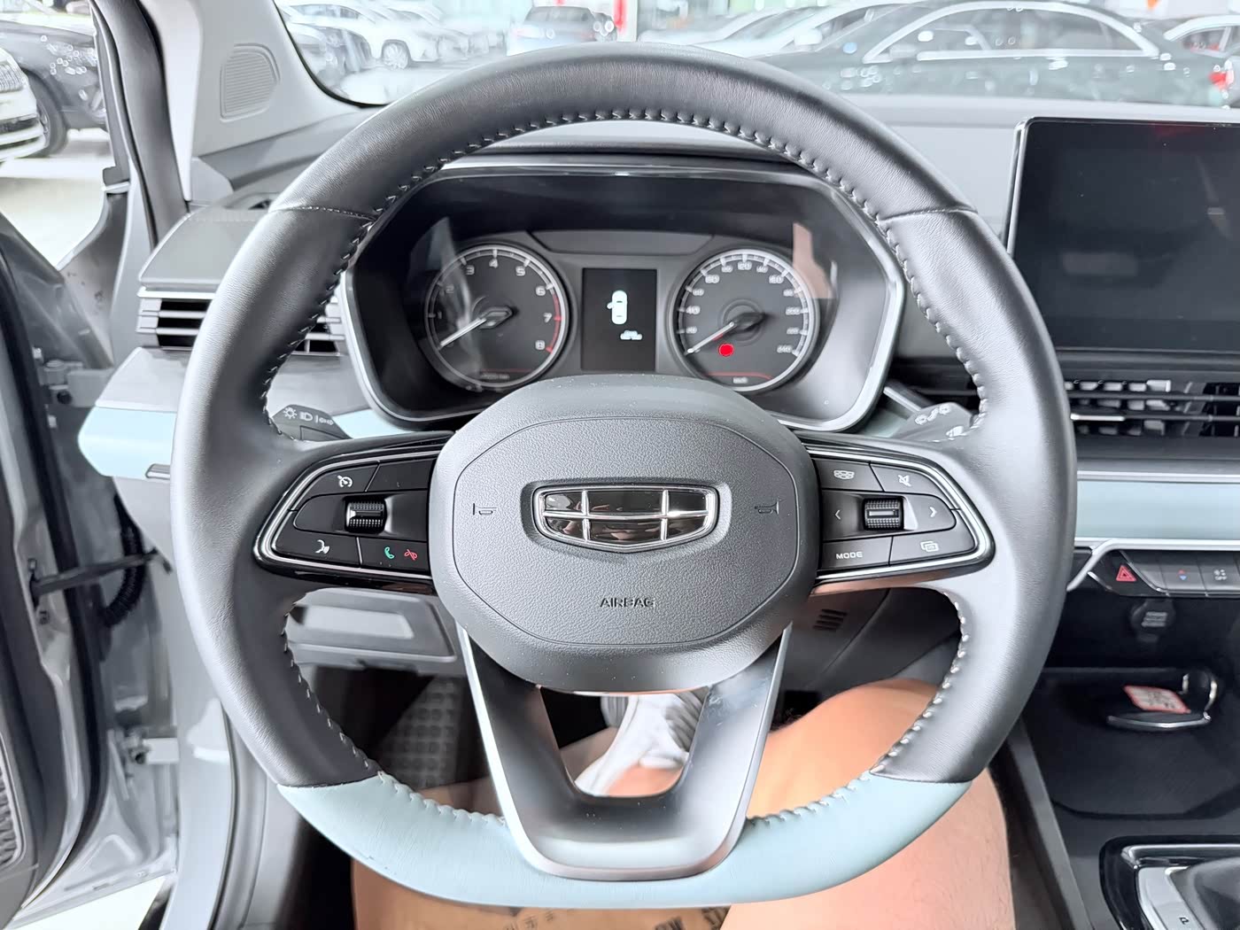Geely Emgrand S 1.4 л 2022 г. Серебристо-серый, пробег 32000 км