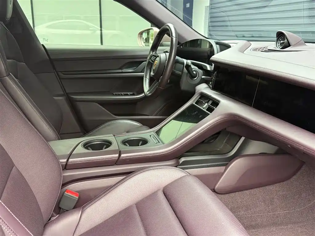 Porsche Taycan — миниатюра 16
