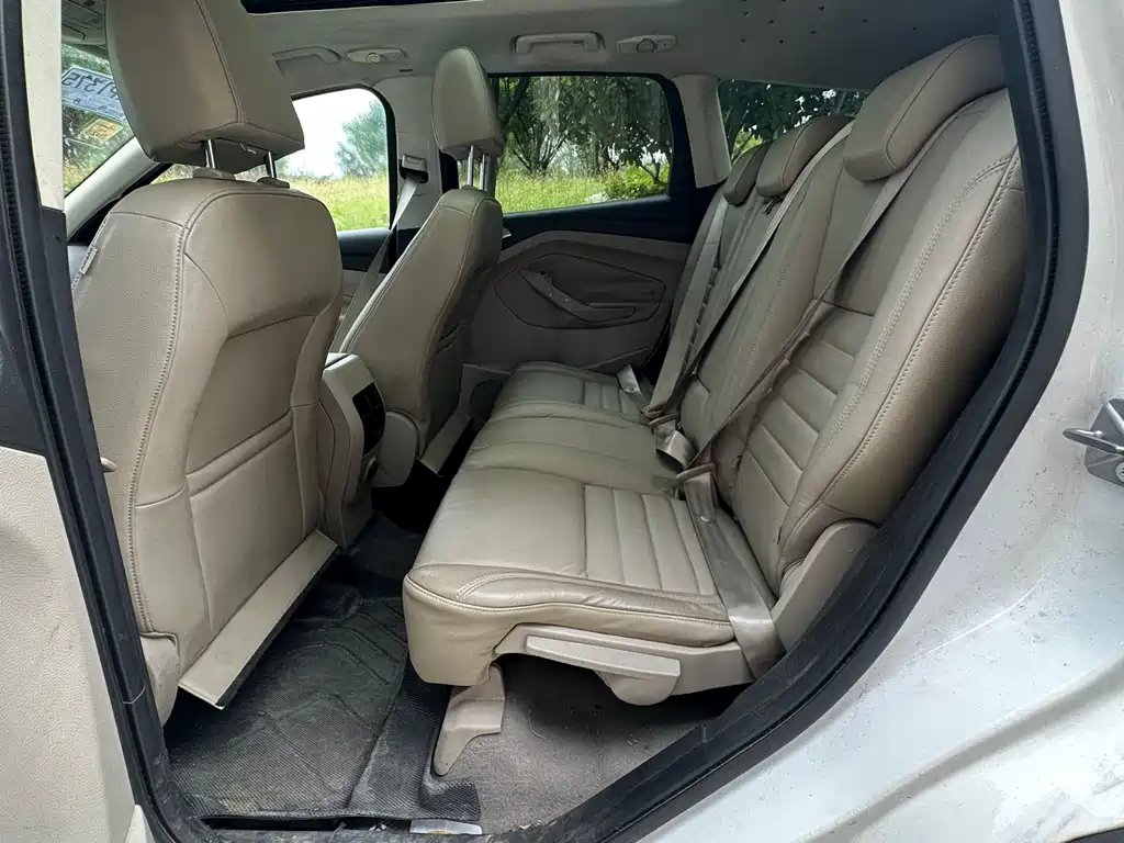 Ford Kuga — миниатюра 10