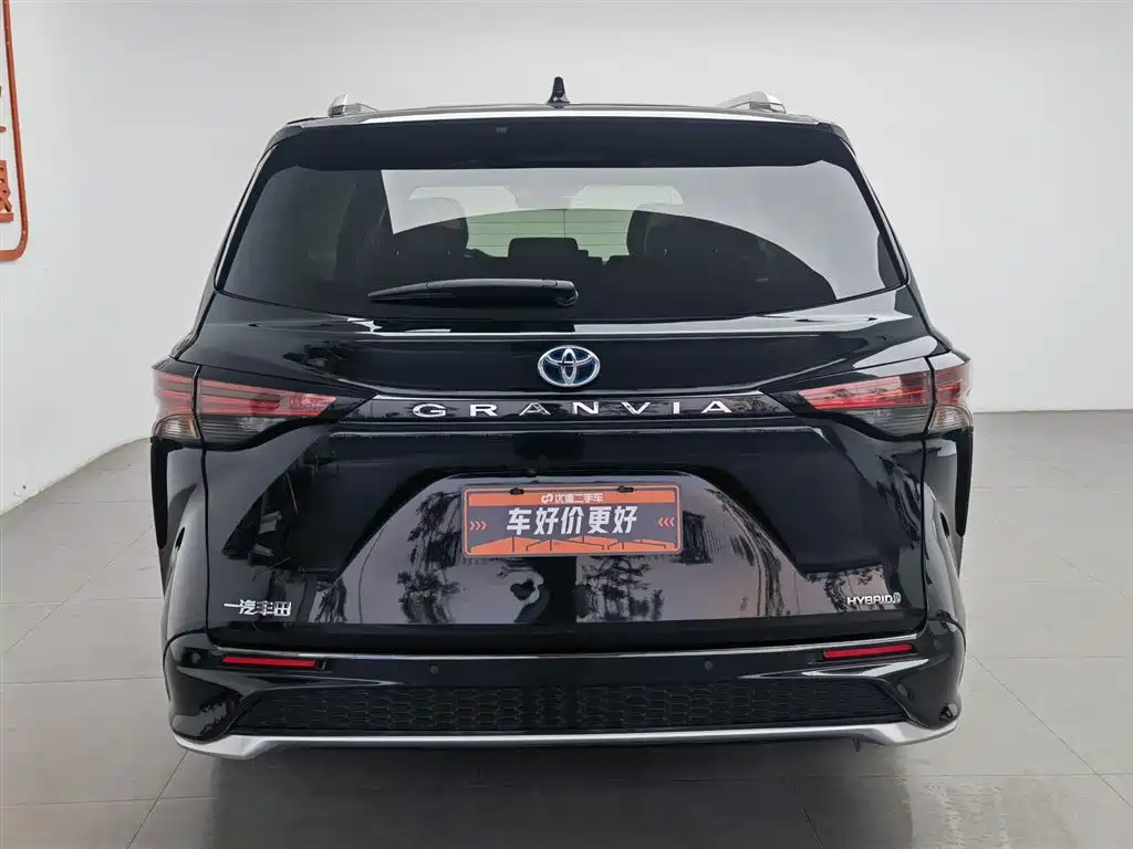 Toyota Granvia 2022 2.5L Luxury
