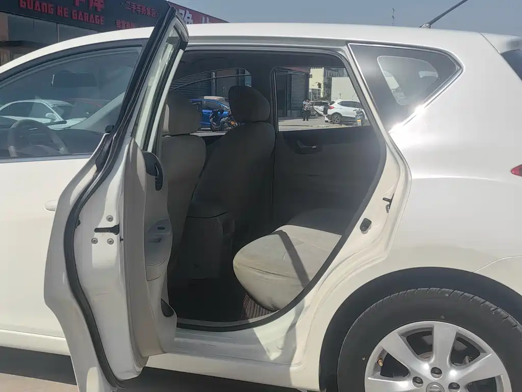 Nissan Tiida — миниатюра 6
