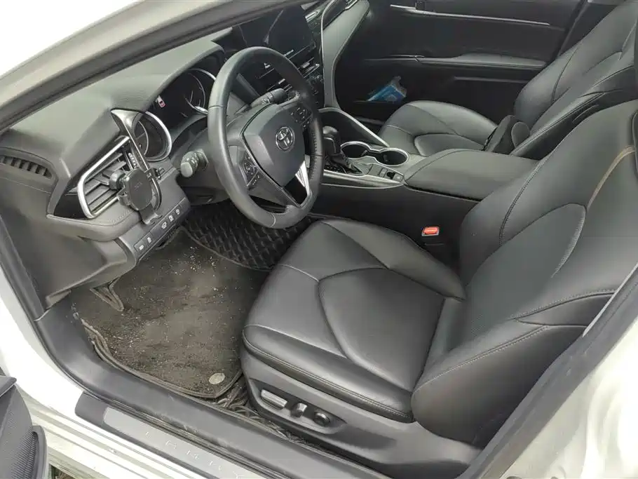 Toyota Camry 2023 2.0G Luxury