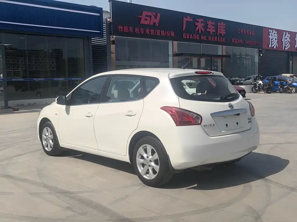 Nissan Tiida — миниатюра 9