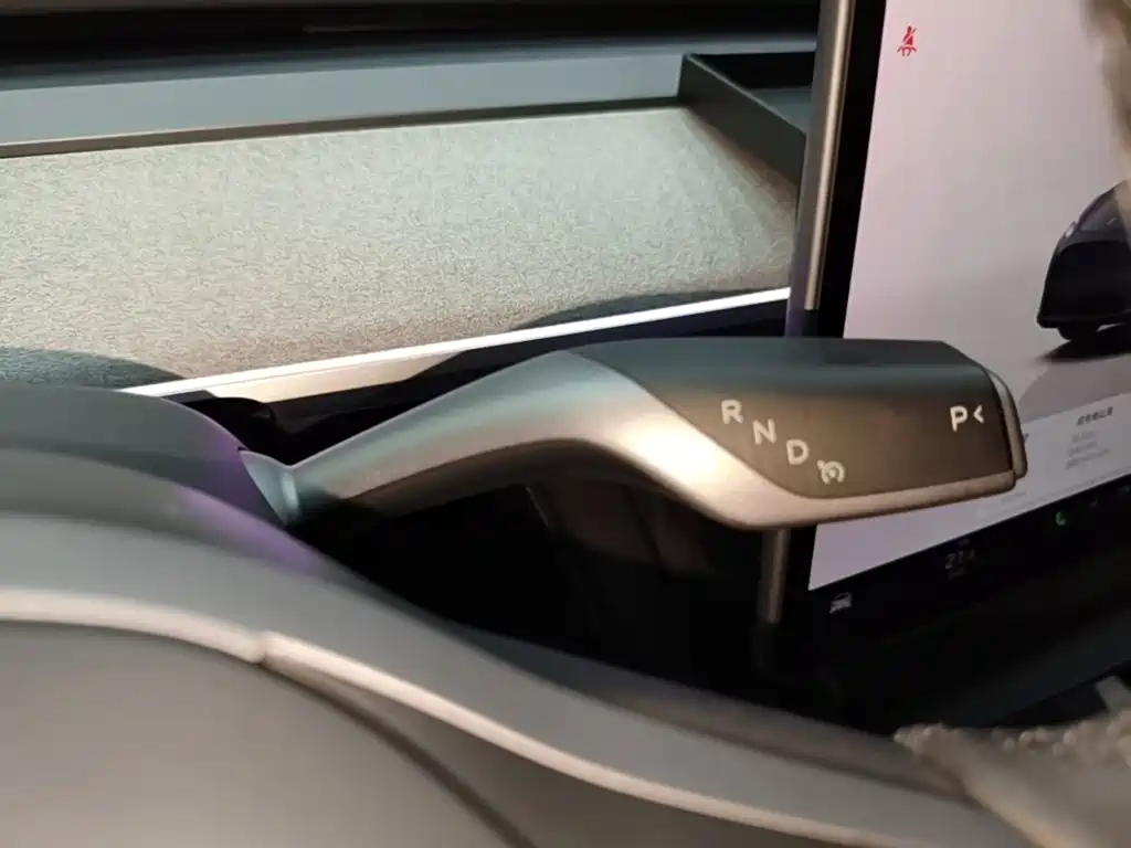 Tesla Model Y — миниатюра 14