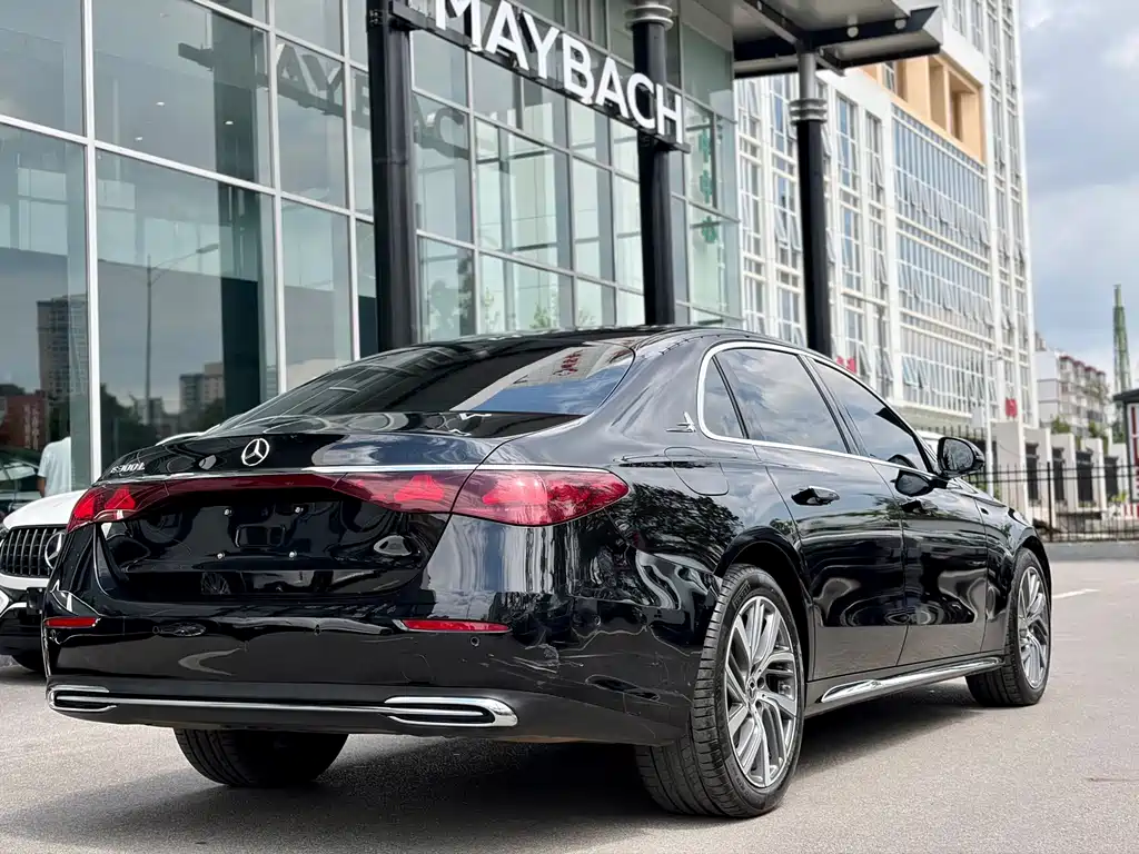 Mercedes-Benz E-Class — миниатюра 5