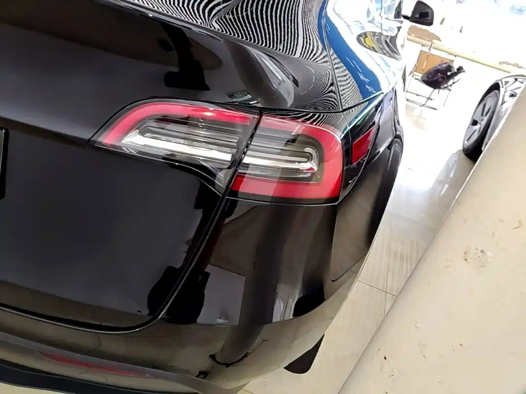 Tesla Model Y — миниатюра 8