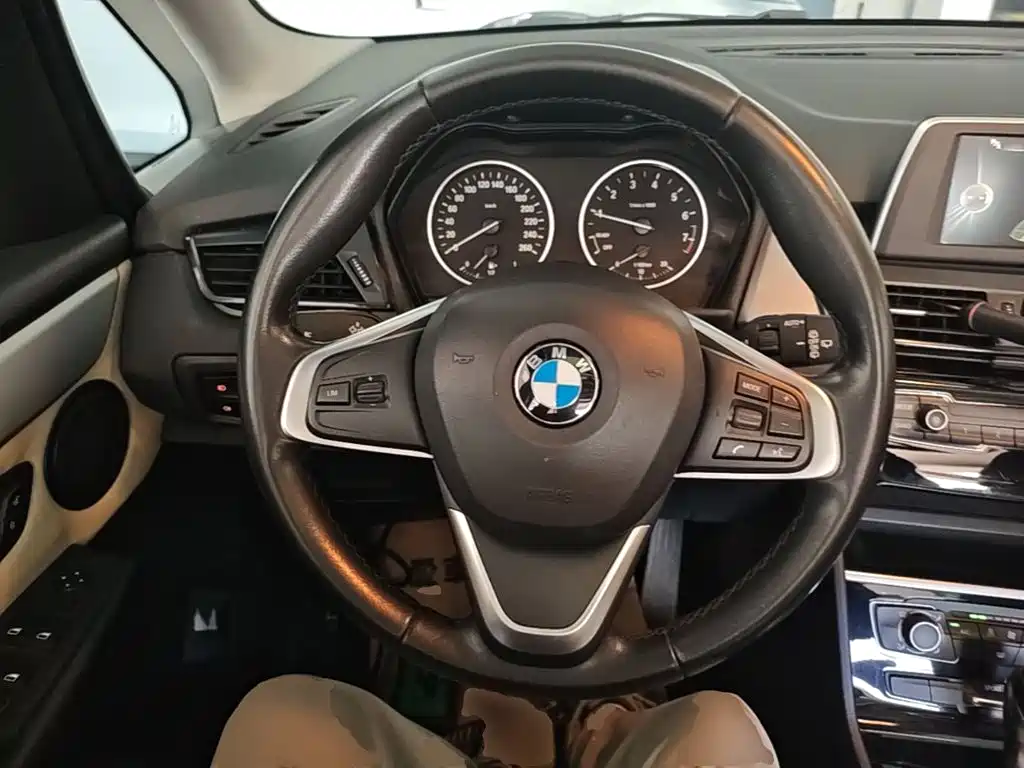 BMW 2 Series Active Tourer — миниатюра 11