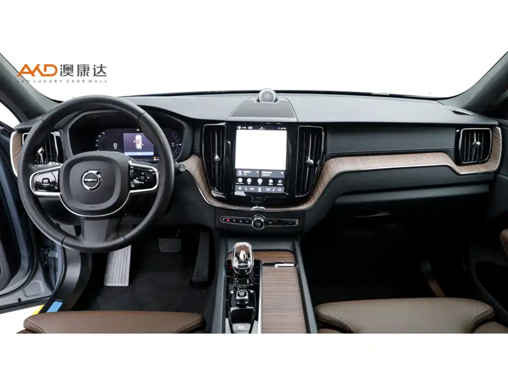 Volvo XC60 PHEV — миниатюра 5