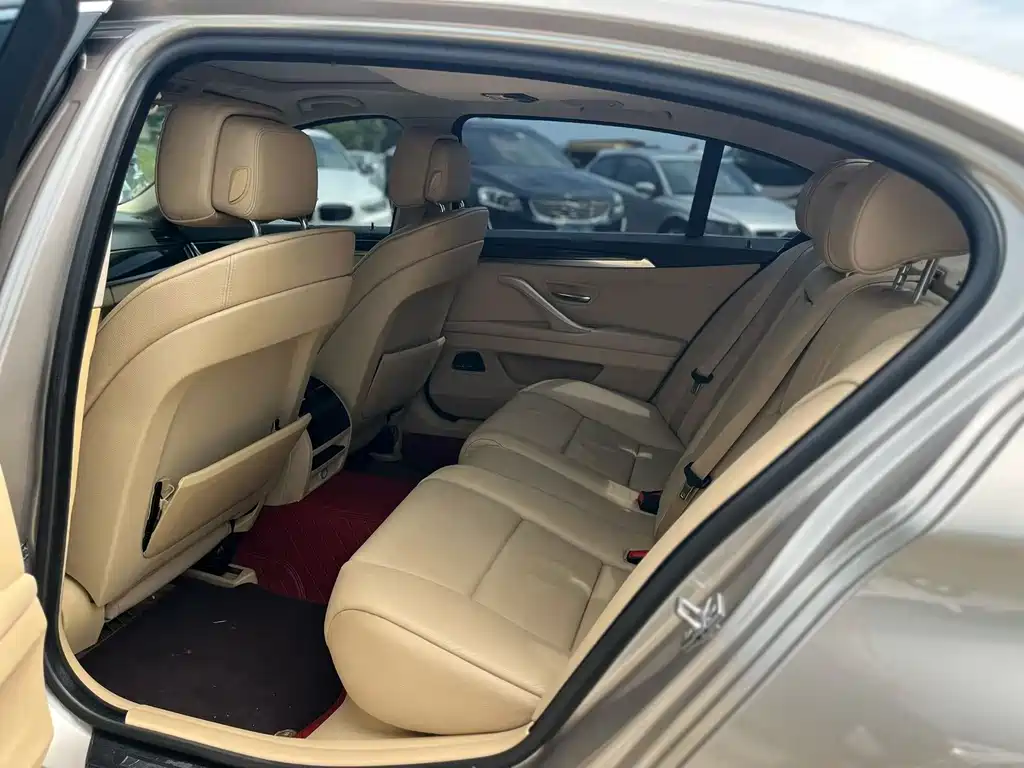 BMW 5 Series — миниатюра 5