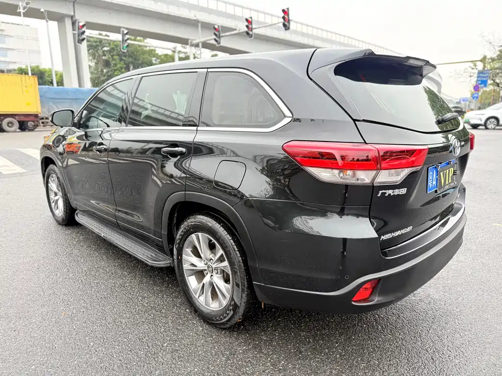 TOYOTA HIGHLANDER