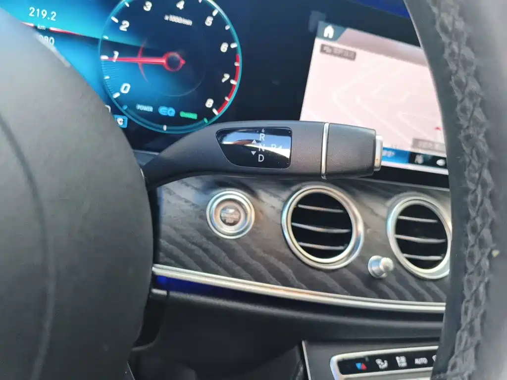 Mercedes-Benz E-Class (Import) — миниатюра 7