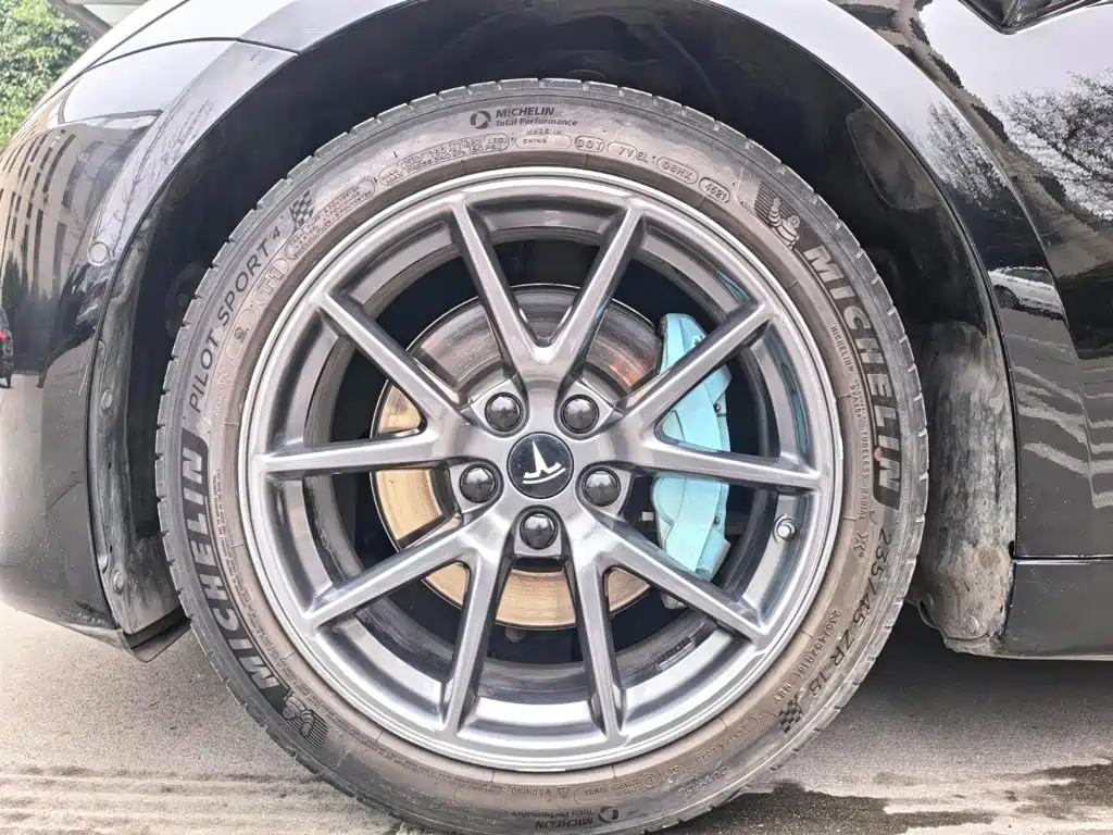 Tesla Model 3 — миниатюра 15