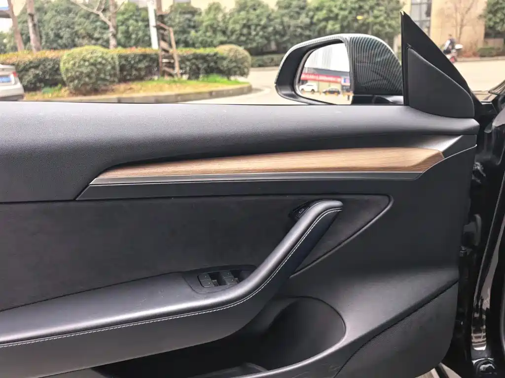 Tesla Model 3 — миниатюра 12
