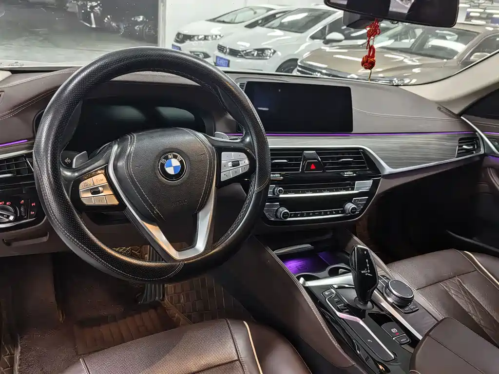 BMW 5 Series — миниатюра 6