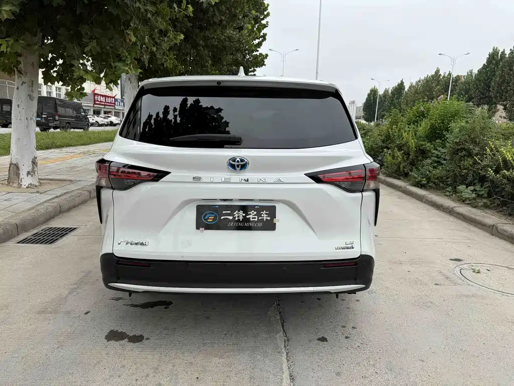 Toyota Sienna — миниатюра 5