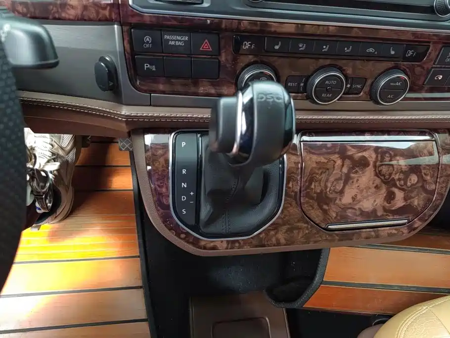 Volkswagen Caravelle — миниатюра 16
