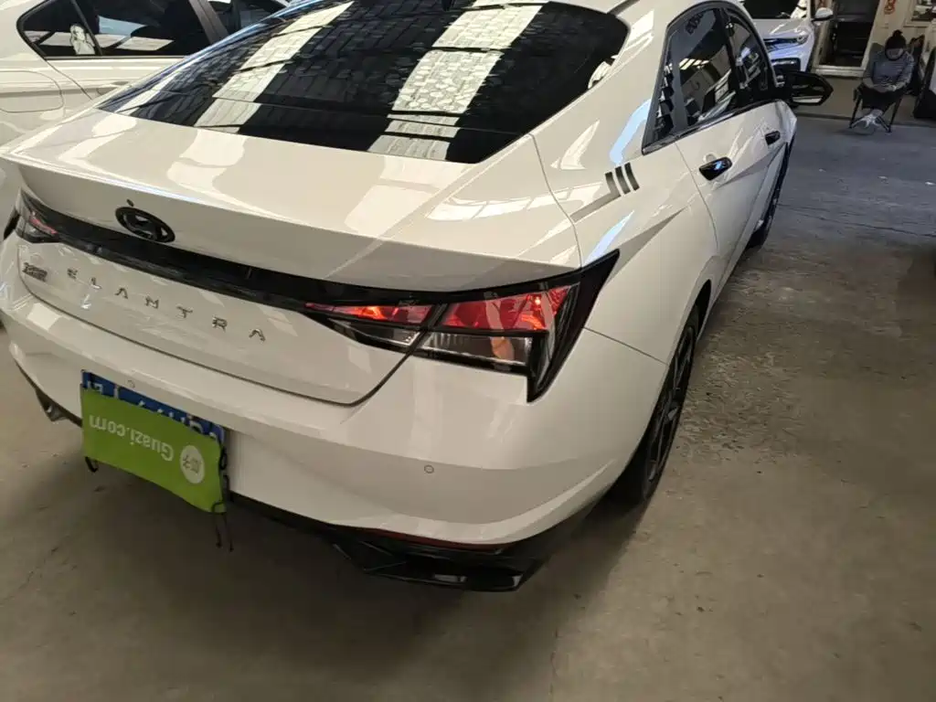 Hyundai Elantra — миниатюра 8