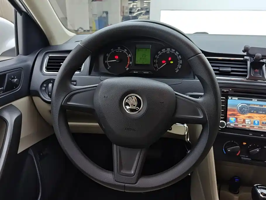 Skoda Rapid — миниатюра 15