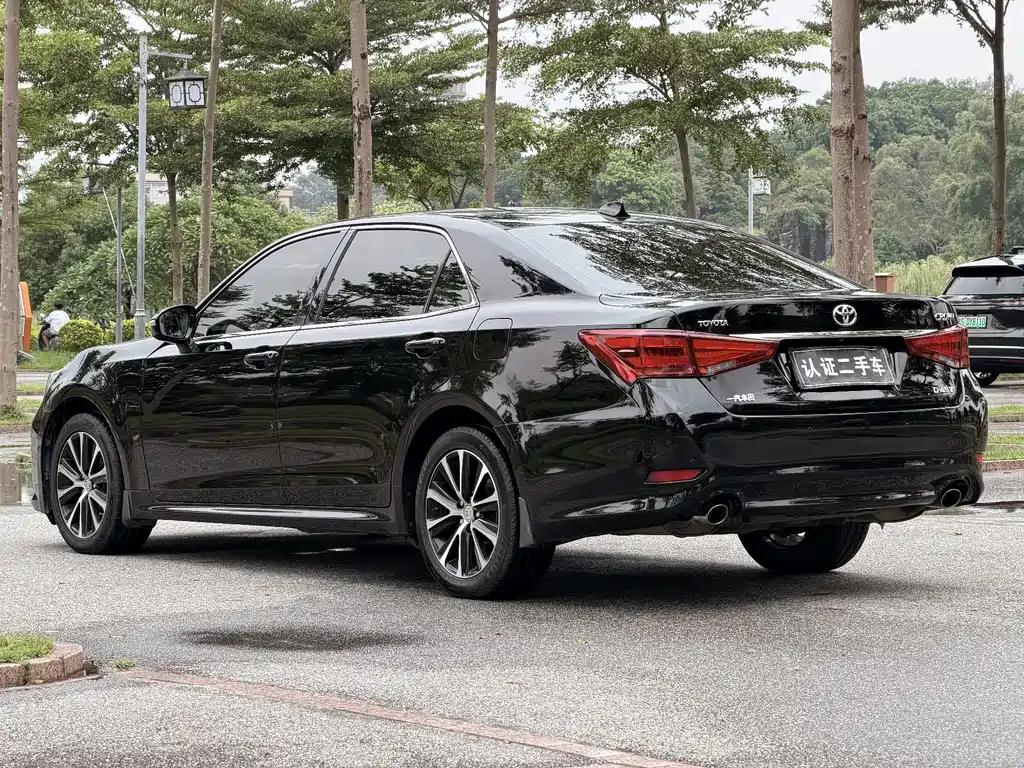 Toyota Crown — миниатюра 7
