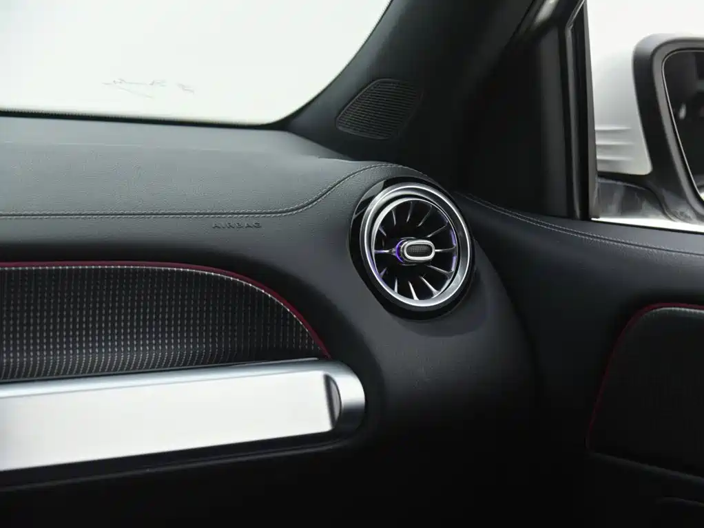 Mercedes-Benz GLB — миниатюра 14