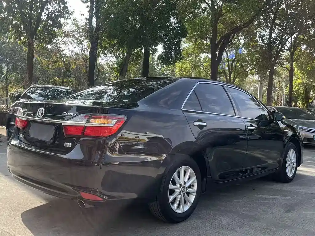 TOYOTA CAMRY