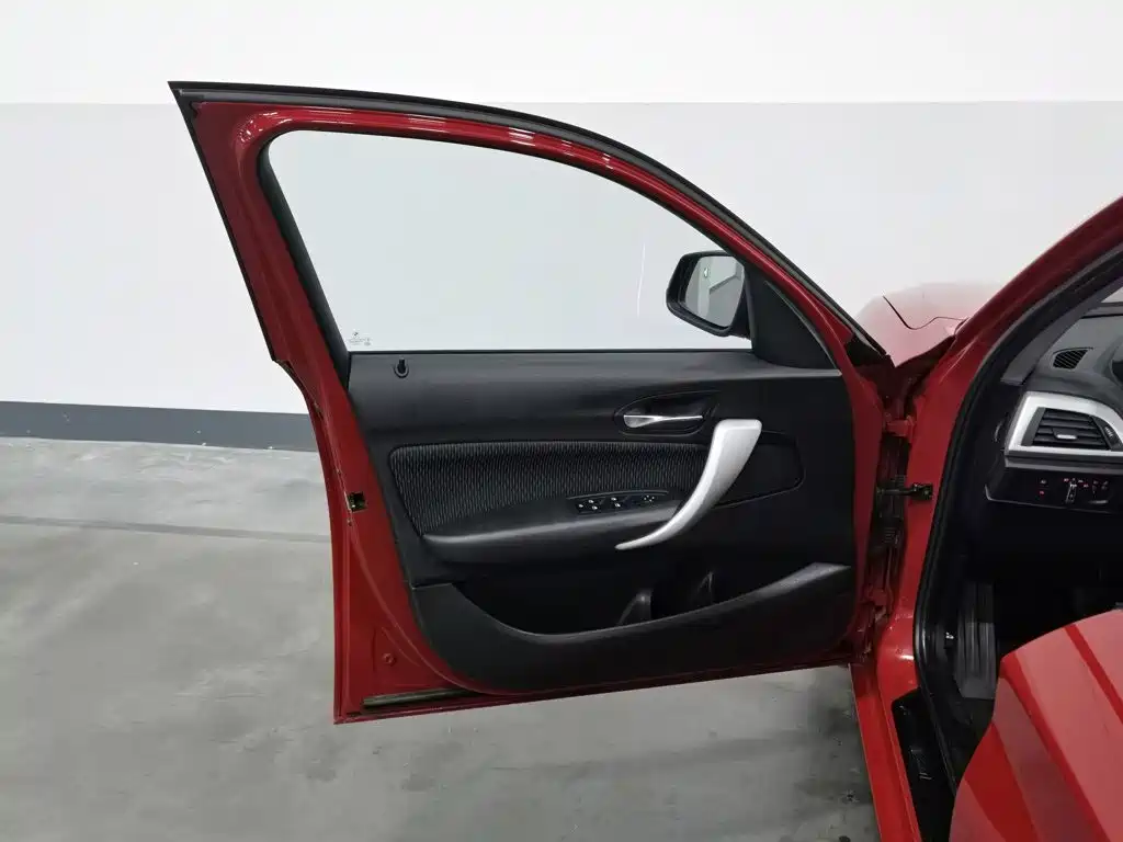 BMW 1 Series (Import) — миниатюра 8