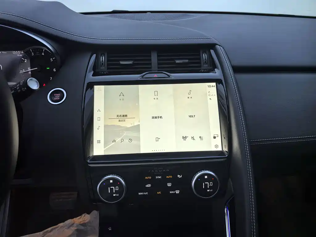 Jaguar E-PACE — миниатюра 12