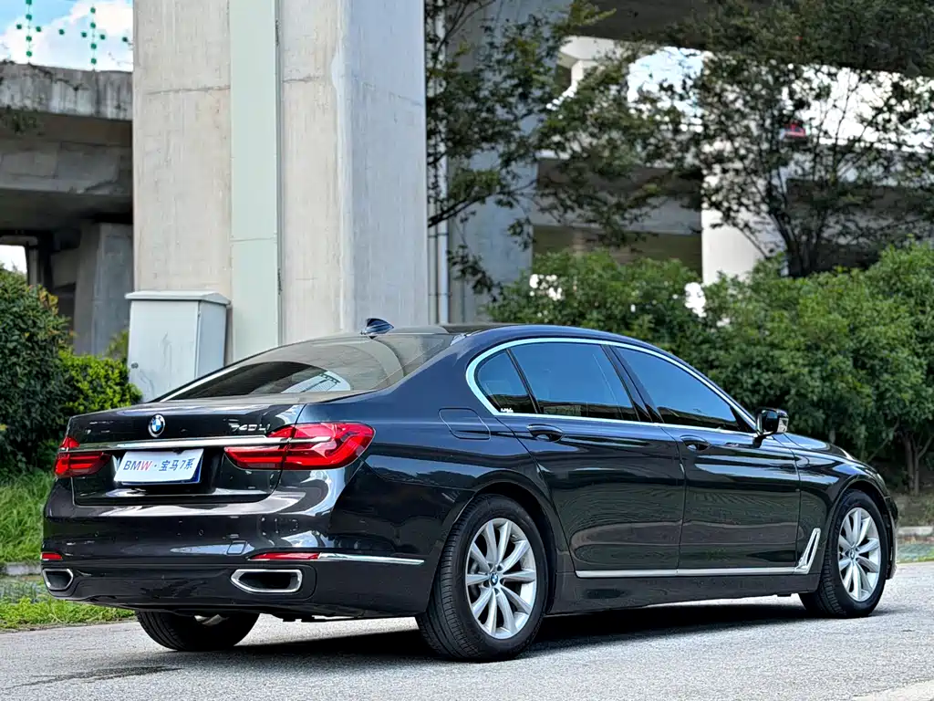 BMW 7 Series — миниатюра 20