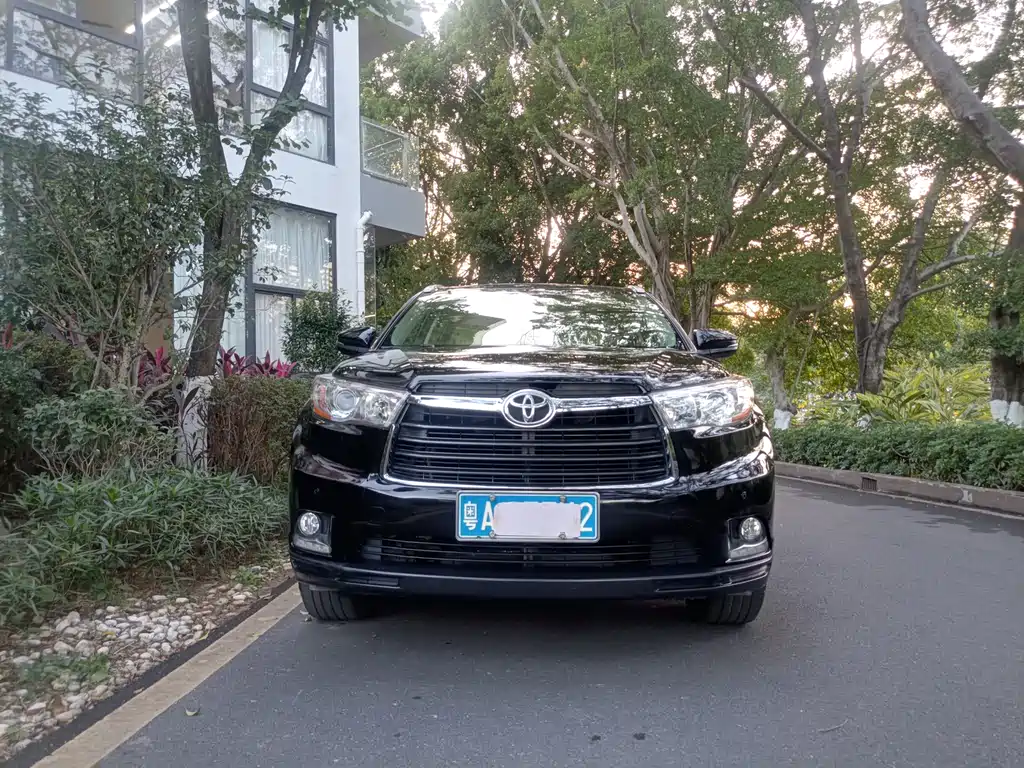TOYOTA HIGHLANDER
