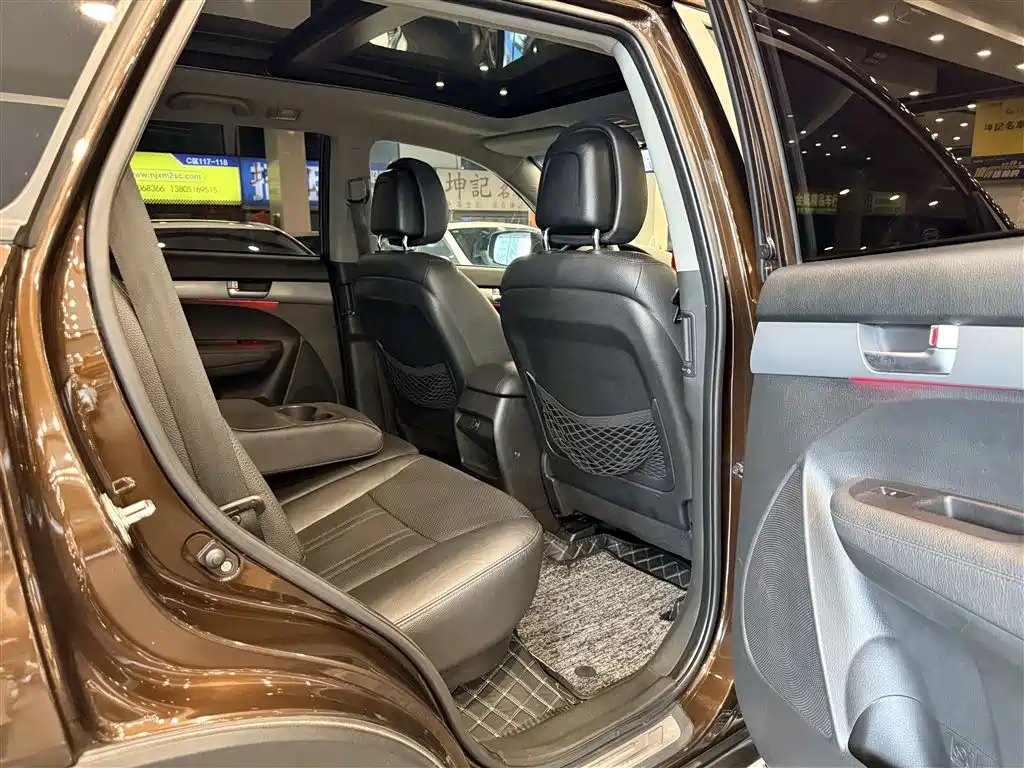 Kia Sorento — миниатюра 7
