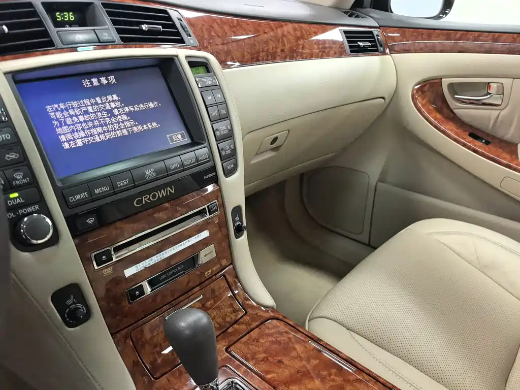 Toyota Crown — миниатюра 11