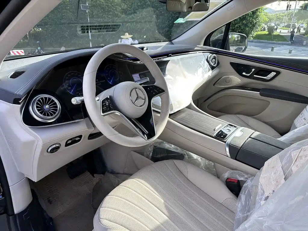Mercedes-Benz EQS SUV — миниатюра 7