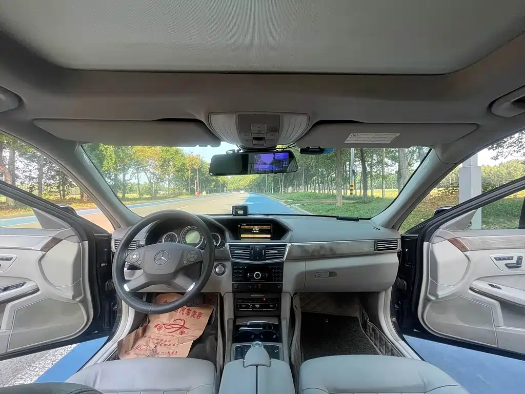 Mercedes-Benz E-Class (Import) — миниатюра 12