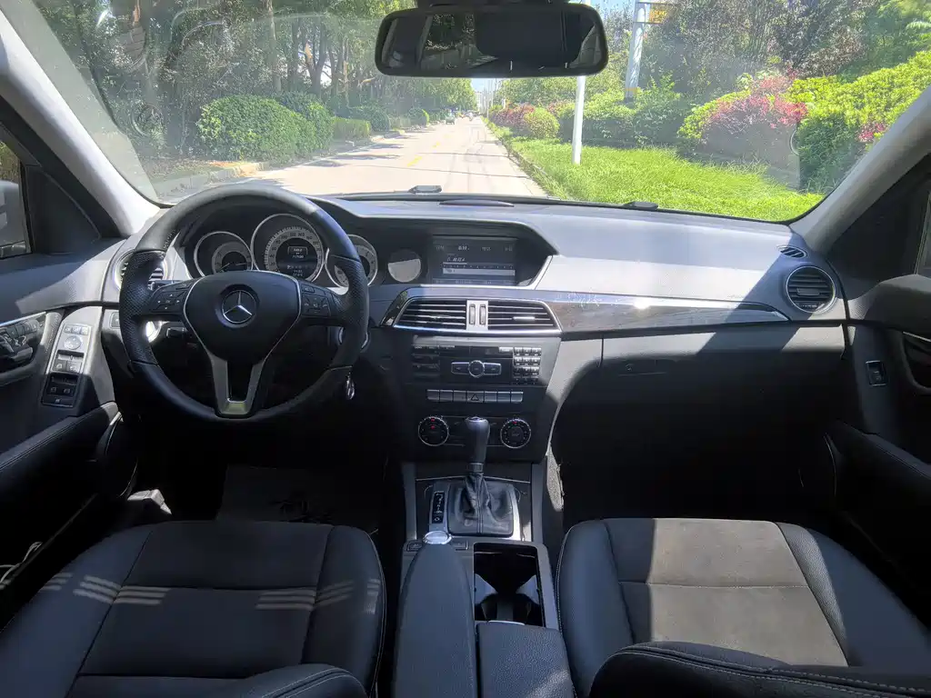Mercedes-Benz C-Class — миниатюра 11