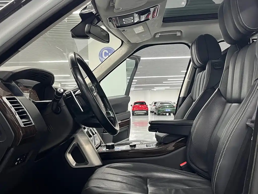 Land Rover Range Rover — миниатюра 7