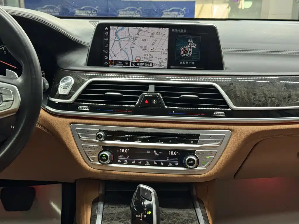 BMW 7 Series — миниатюра 14
