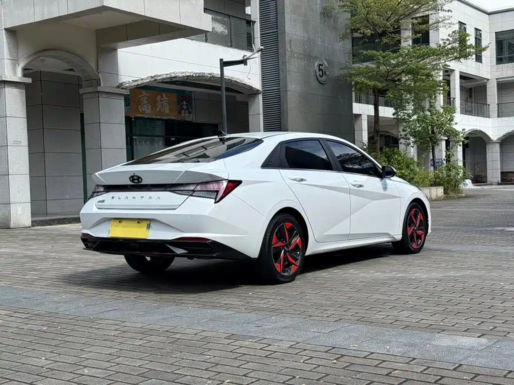 Hyundai Elantra — миниатюра 8